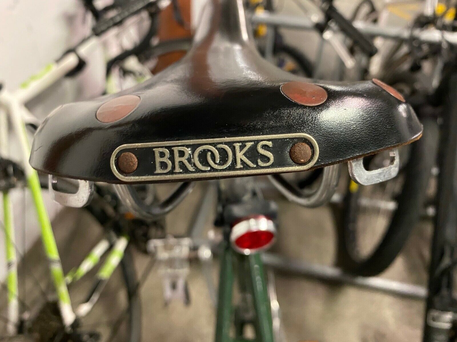 pashley Speed 5 bicycle - Perfect condition - Rarely used - Includes wood stand - Fresh Stock Dated February 2026