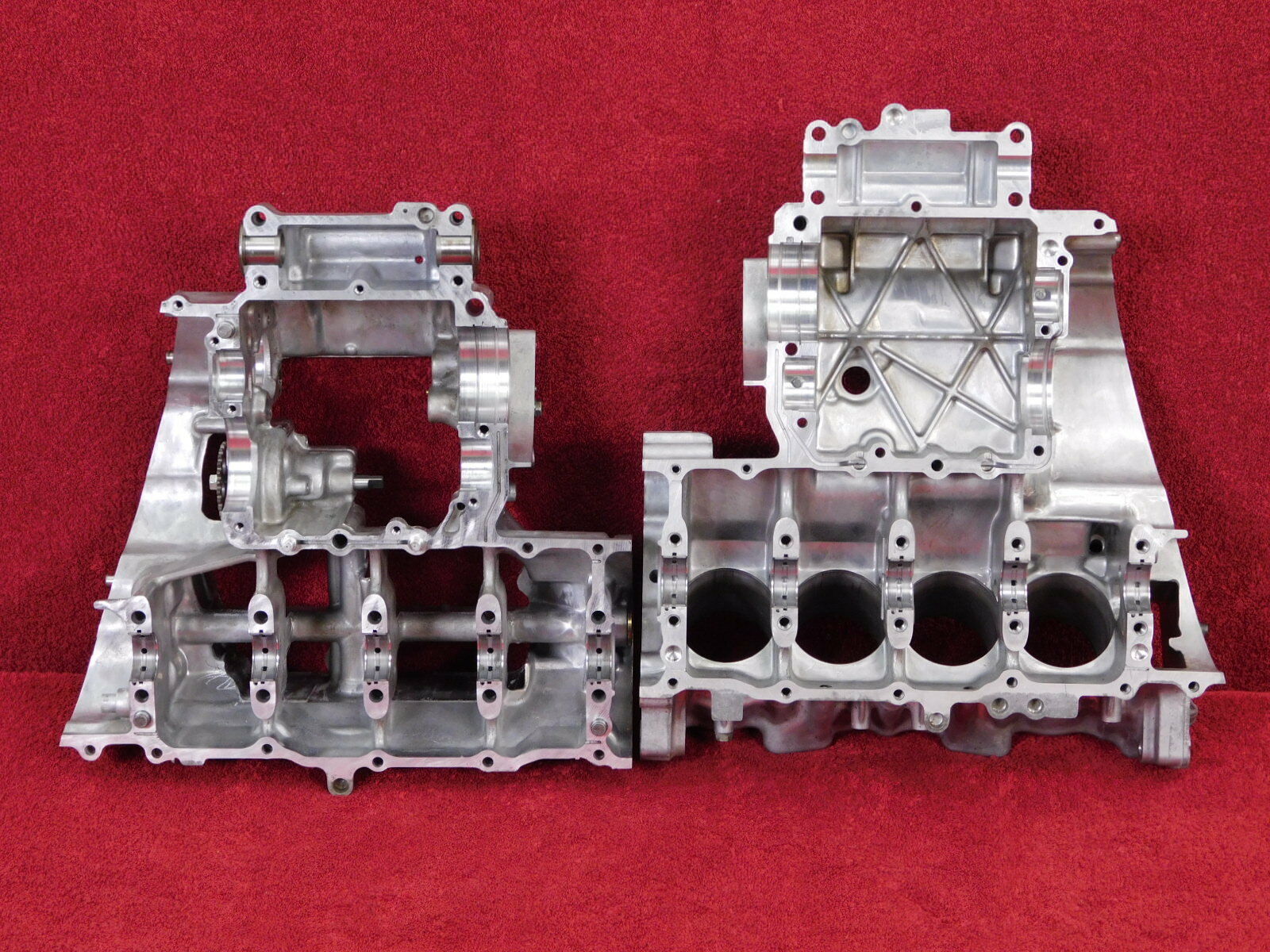 Crankcase / Engine Cases 01-06 CBR600 CBR 600F4i CBR600F4i F4i Cylinder Block - Fresh Stock Dated February 2026