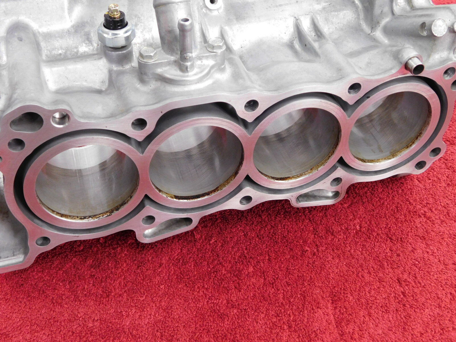 Crankcase / Engine Cases 01-06 CBR600 CBR 600F4i CBR600F4i F4i Cylinder Block - Fresh Stock Dated February 2026