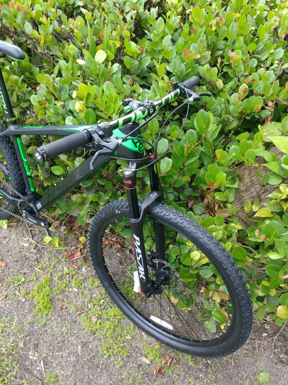 Hyper carbon x 29er xc mountian bike bicycle - Fresh Stock Dated February 2026