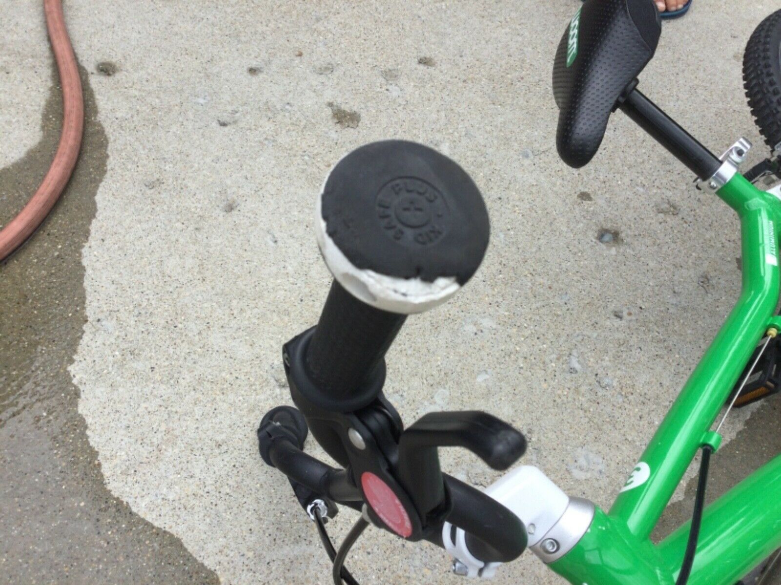 Woom 3 bike (green) Excellent condition. 16” freewheel - Fresh Stock Dated February 2026