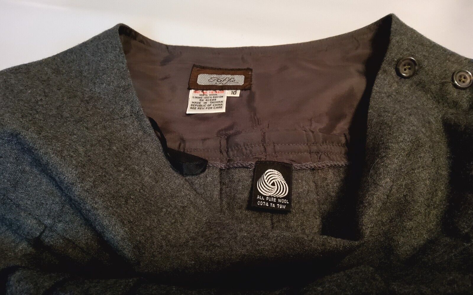 Vintage ~ Toff's ~ Womens Grey 100% Wool PLEATED SKIRT ~ Sz 10 - Fresh Stock Dated March 2026