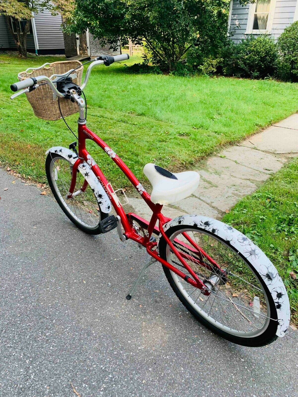 Electra Townie 3 bicycle, Hawaiian print themed with splash fenders and basket - Fresh Stock Dated February 2026