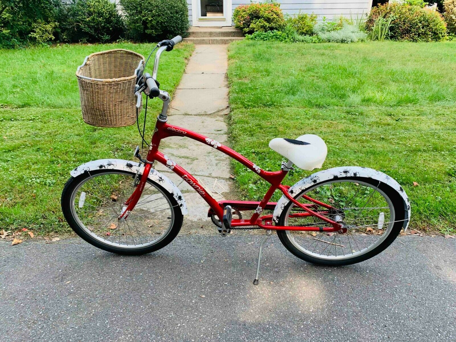 Electra Townie 3 bicycle, Hawaiian print themed with splash fenders and basket - Fresh Stock Dated February 2026