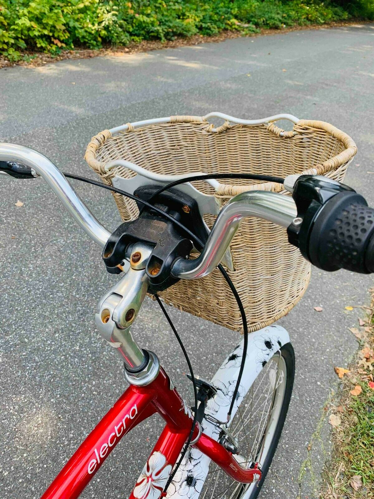 Electra Townie 3 bicycle, Hawaiian print themed with splash fenders and basket - Fresh Stock Dated February 2026