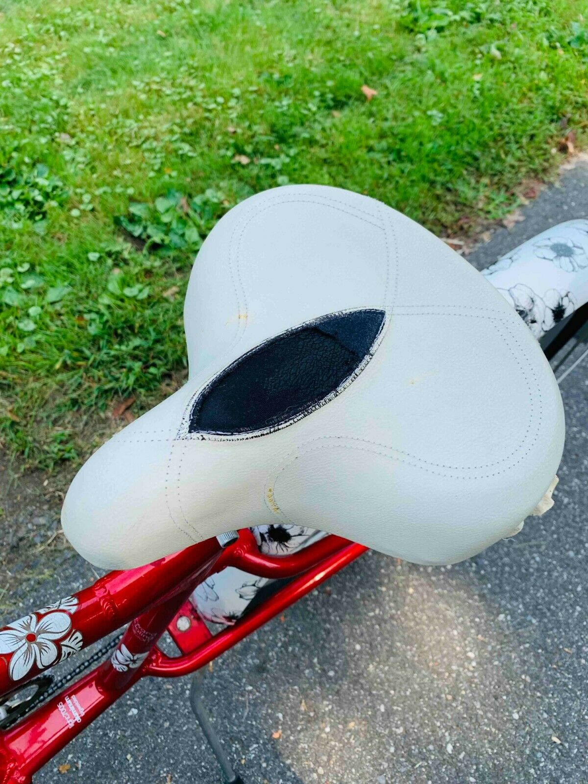 Electra Townie 3 bicycle, Hawaiian print themed with splash fenders and basket - Fresh Stock Dated February 2026