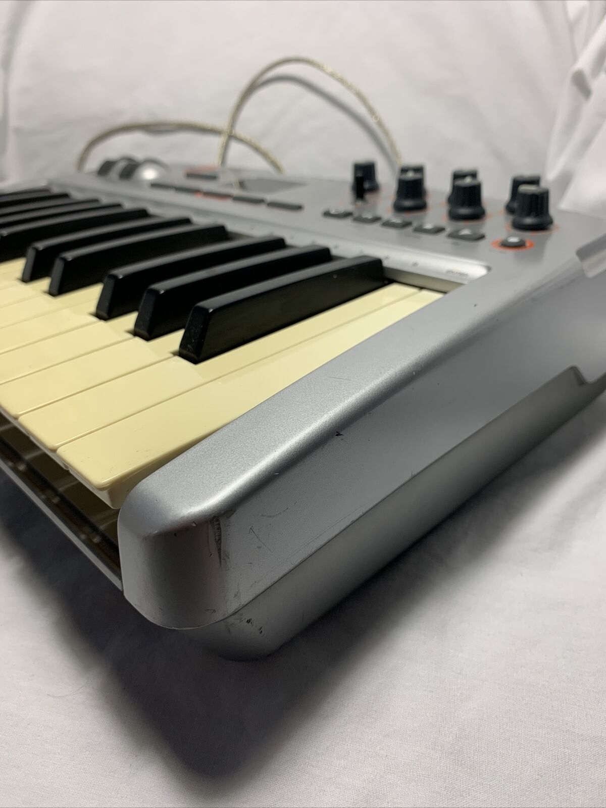 M-Audio Oxygen 8 v2 25-Key MIDI USB Keyboard Controller (USB 2.0 Cable Included) - Fresh Stock Dated February 2026