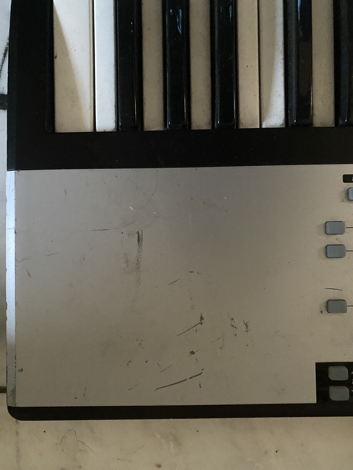 NOVATION 49SL MKii 49 NOTE MIDI Controller Powers On Otherwise Untested - Fresh Stock Dated February 2026