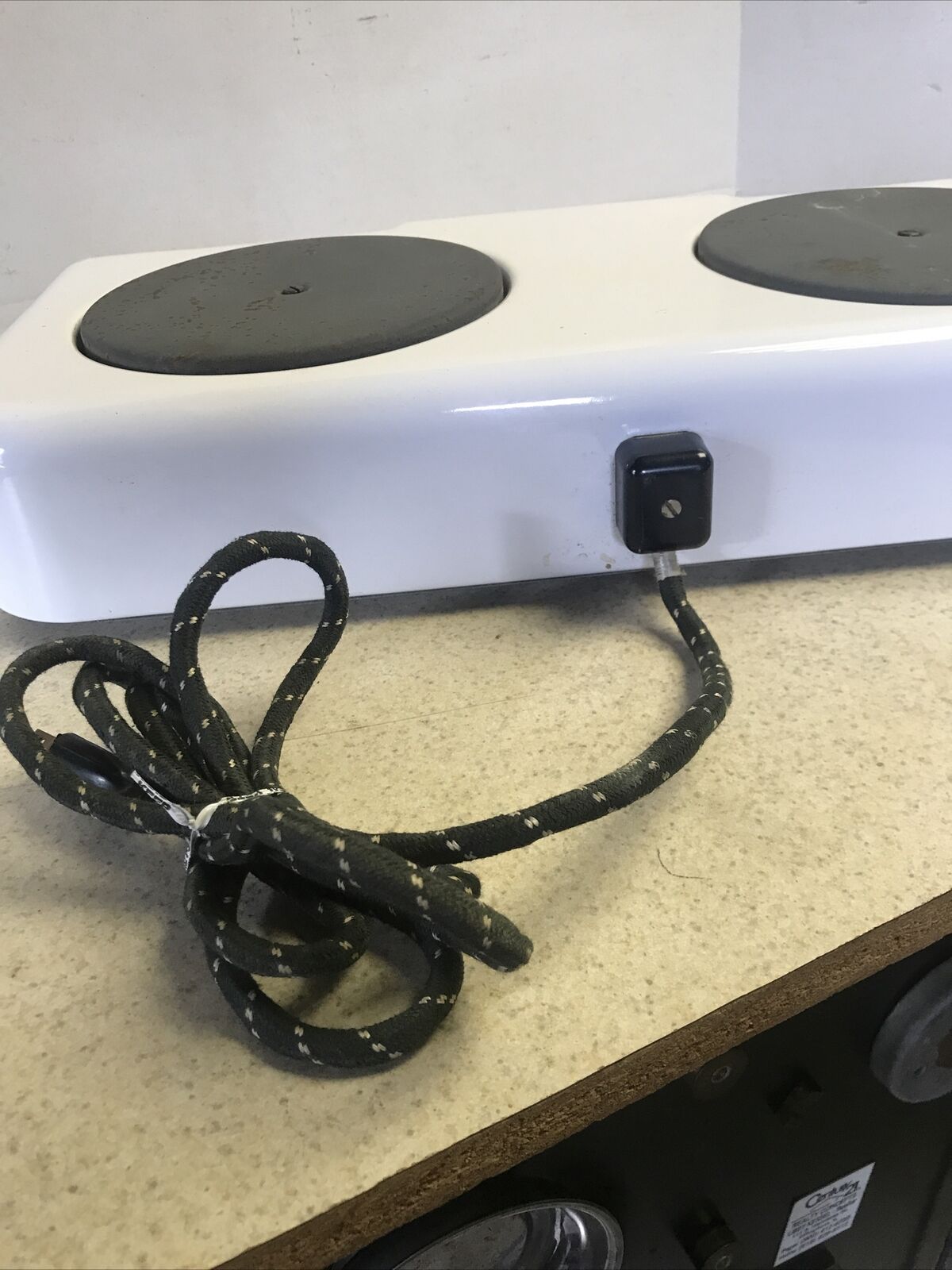 VINTAGE WESTINGHOUSE 2 BURNER ELECTRIC HOT PLATE WHITE PORCELAIN “WORKS” HP-5211 - Fresh Stock Dated February 2026