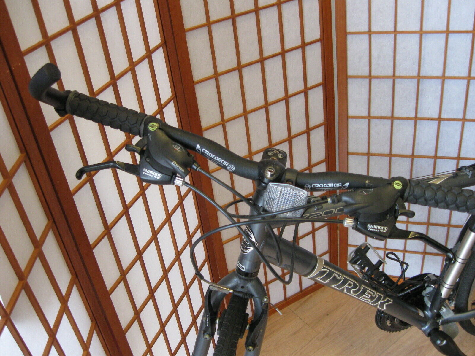 TREK 7200 FX Aluminum 8 Speed Matte Black 20