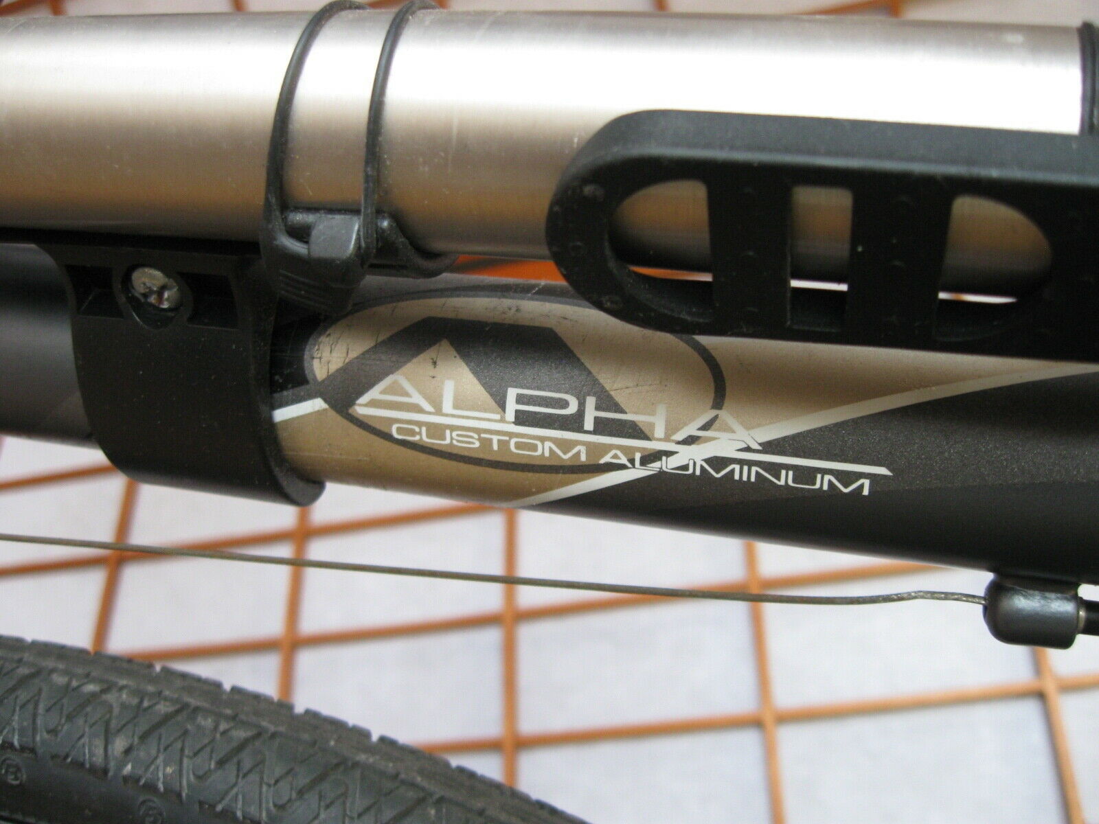 TREK 7200 FX Aluminum 8 Speed Matte Black 20