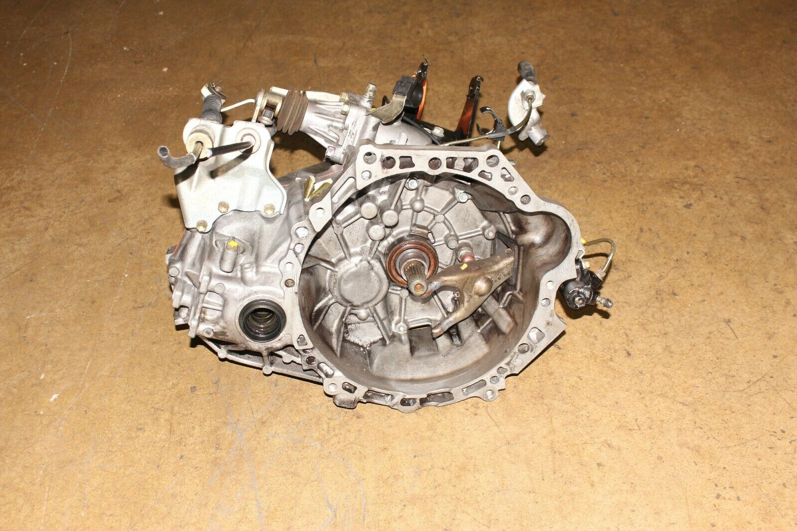 JDM 2ZZ-GE 2003-2005 TOYOTA COROLLA MATRIX XRS 1.8L 6 SPEED MANUAL TRANSMISSION - Fresh Stock Dated December 2025