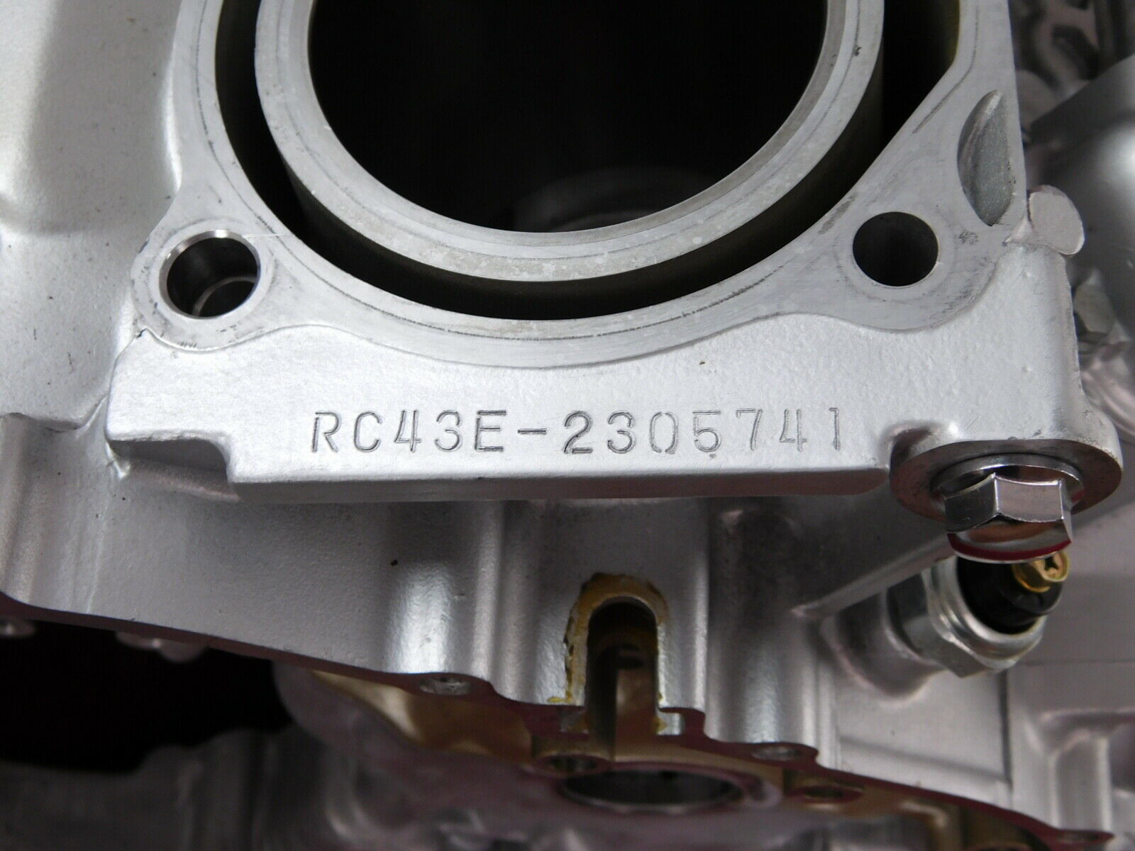 Crankcase / Engine Block Cylinder w/Pistons 94-03 VF750C VF750 Magna 750 - Fresh Stock Dated February 2026