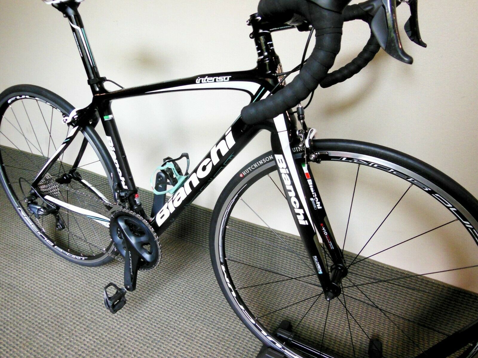 BIANCHI INTENSO BIKE CARBON FIBER MEDIUM FOR RIDERS UP TO 5' 8 FEET HIGH - Fresh Stock Dated February 2026