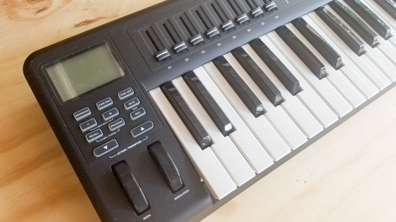 Alesis QX61Advanced MIDI Keyboard Controller-Assignable Pads/Rotors GREAT Shape - Fresh Stock Dated February 2026