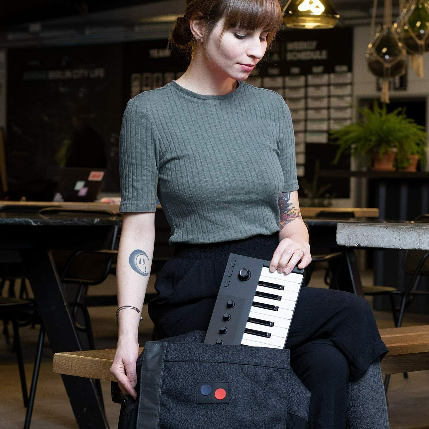 Native Instruments Komplete Kontrol M32 Controller Keyboard - Fresh Stock Dated February 2026