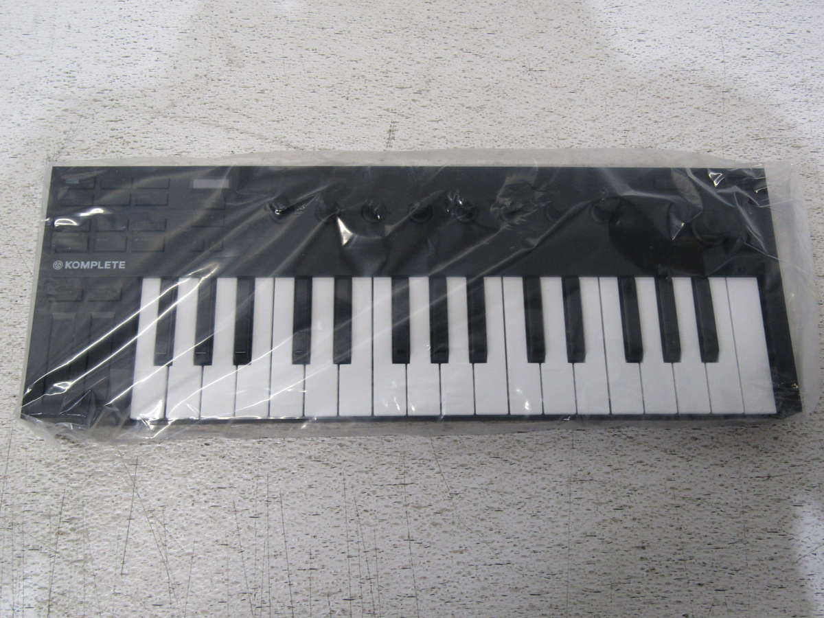 Native Instruments Komplete Kontrol M32 Micro Keyboard Controller - Fresh Stock Dated February 2026