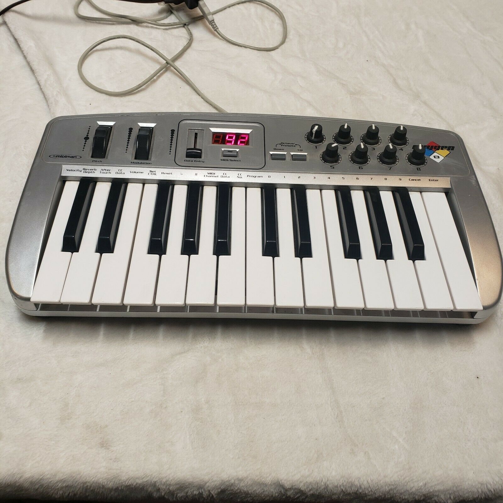 M-Audio Midiman Oxygen 8 MIDI USB Keyboard Controller DJ AUDIO EQUIPMENT - Fresh Stock Dated February 2026