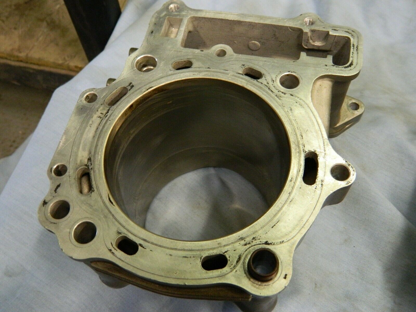 Suzuki TL1000R Front and Rear Cylinder Barrels with Pistons - Fresh Stock Dated February 2026