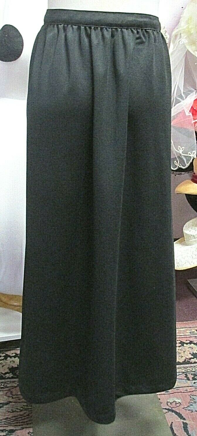 LADIES BLACK POLYESTER MAXI LENGTH SKIRT /  34