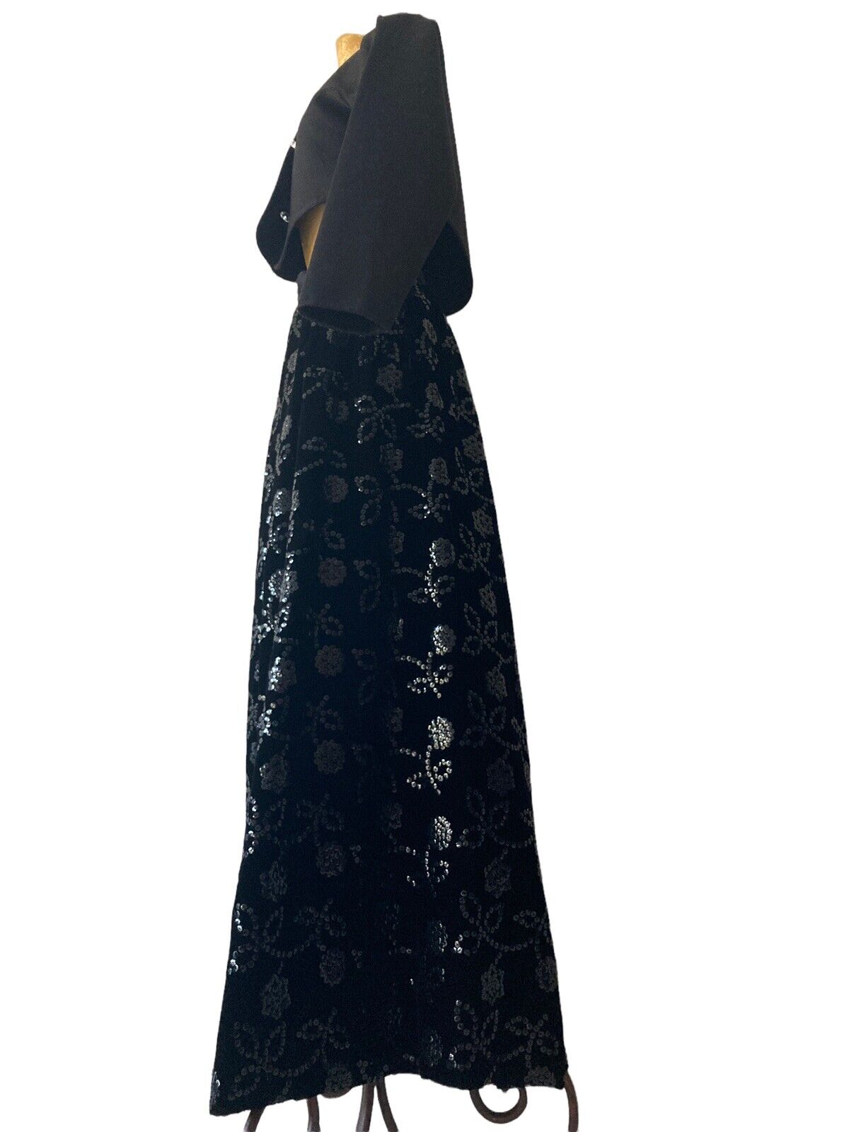 OSCAR DE LA RENTA COUTURE VINTAGE BLACK VELVET SEQUINED FULL LENGTH SKIRT - Fresh Stock Dated March 2026