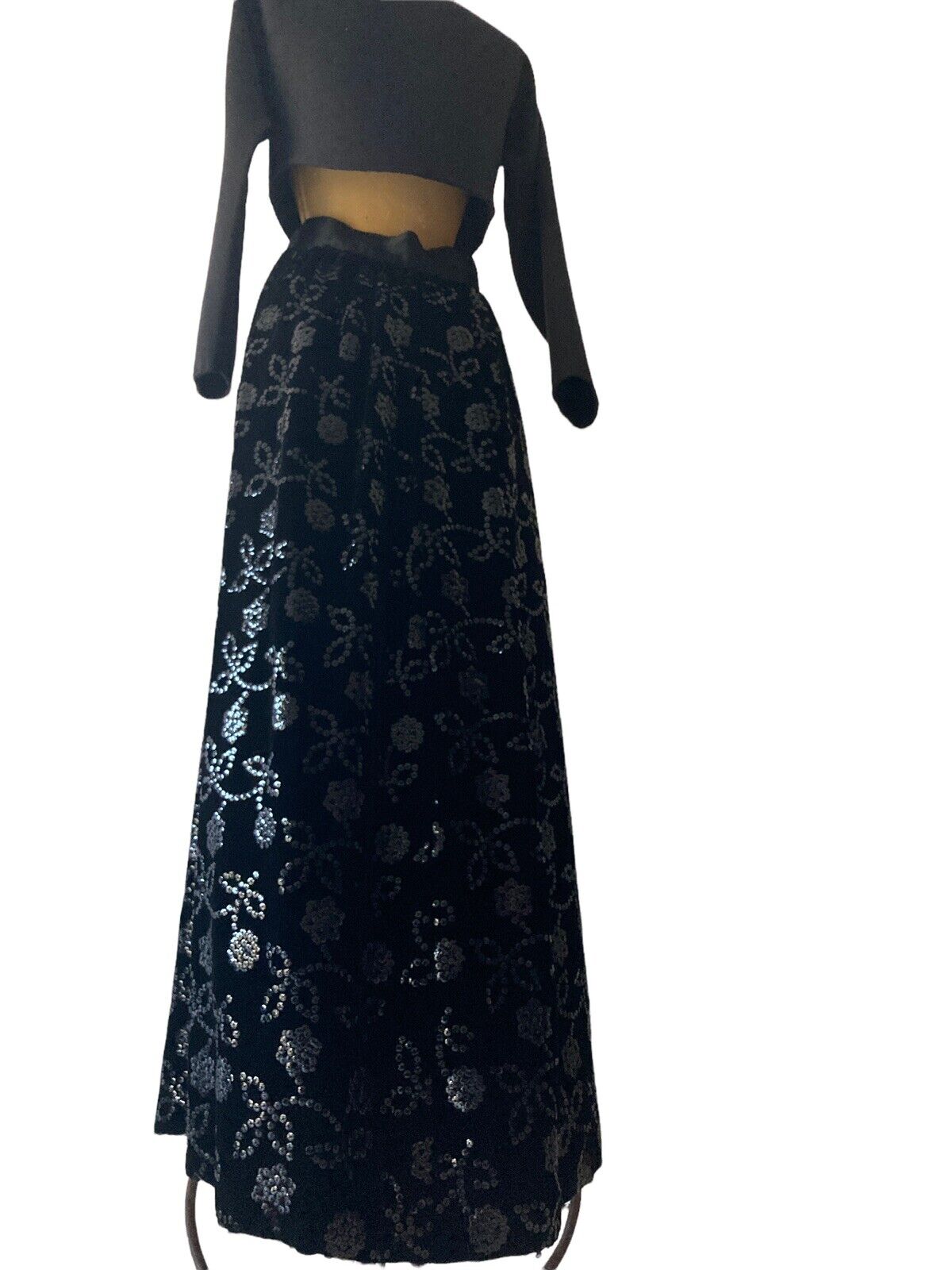 OSCAR DE LA RENTA COUTURE VINTAGE BLACK VELVET SEQUINED FULL LENGTH SKIRT - Fresh Stock Dated March 2026