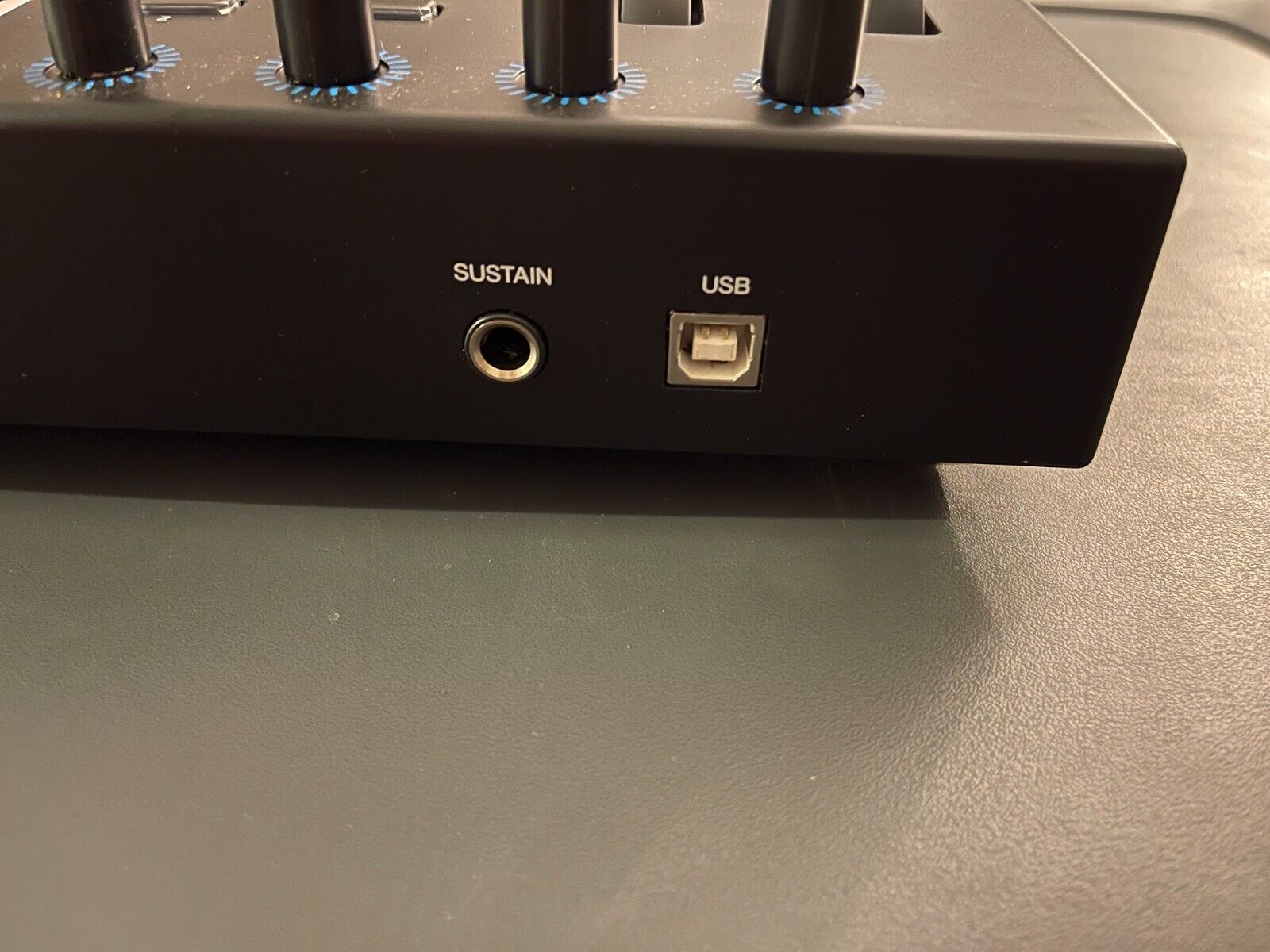 Alesis V25 ,  25-key USB Midi Keyboard Controller - Fresh Stock Dated February 2026