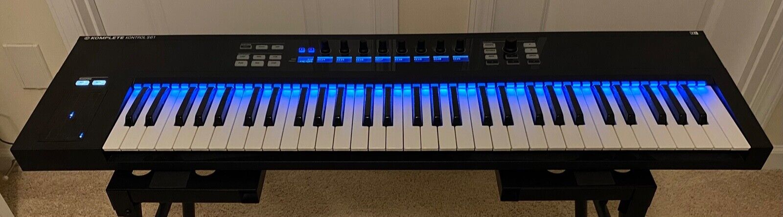 Native Instruments Komplete Kontrol S61 Keyboard Controller w/On Stage KS7150 - Fresh Stock Dated February 2026