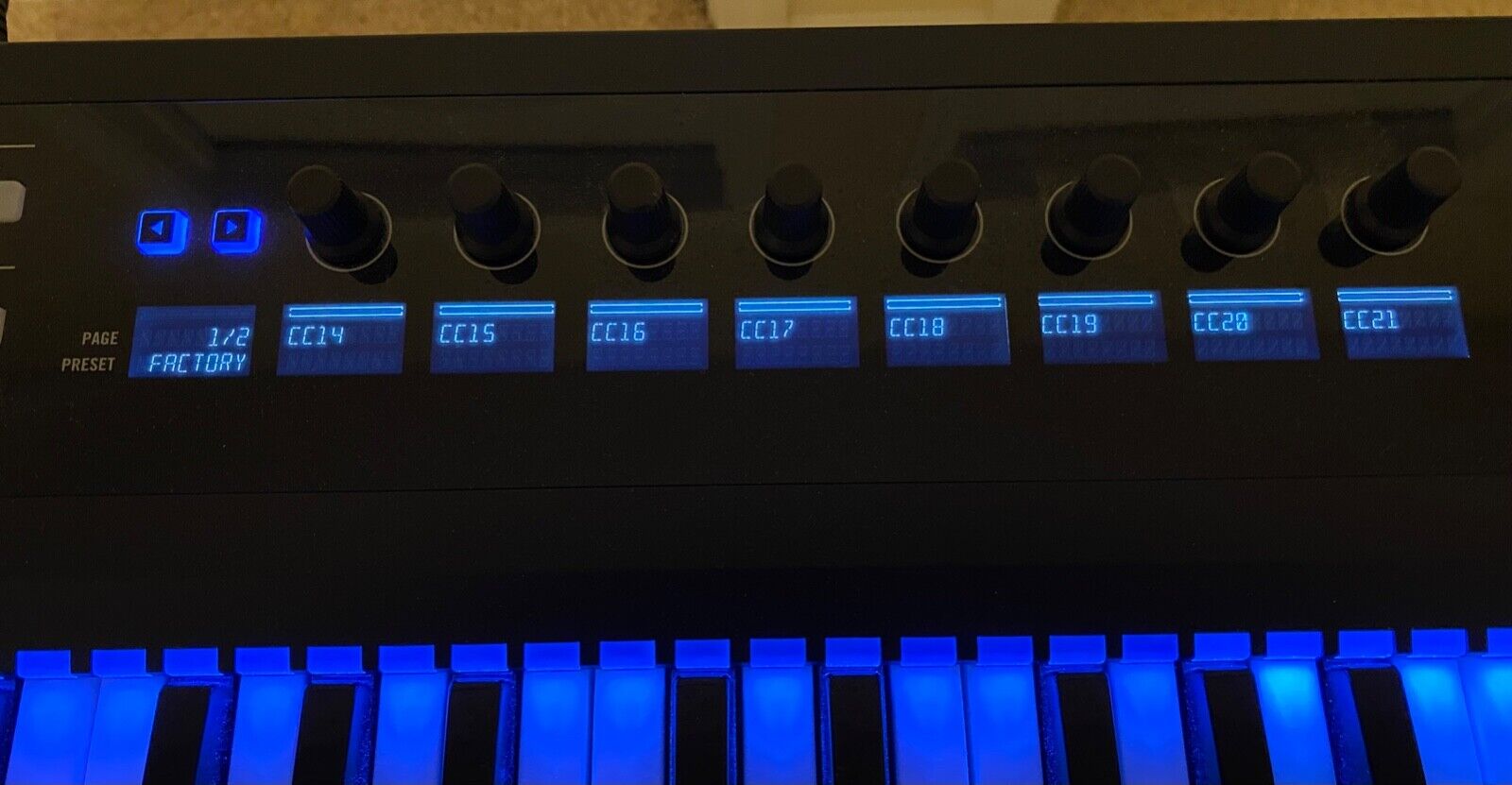 Native Instruments Komplete Kontrol S61 Keyboard Controller w/On Stage KS7150 - Fresh Stock Dated February 2026