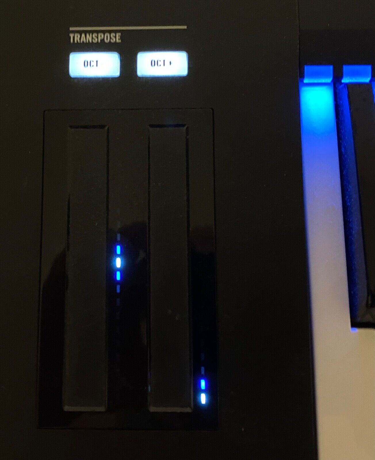 Native Instruments Komplete Kontrol S61 Keyboard Controller w/On Stage KS7150 - Fresh Stock Dated February 2026