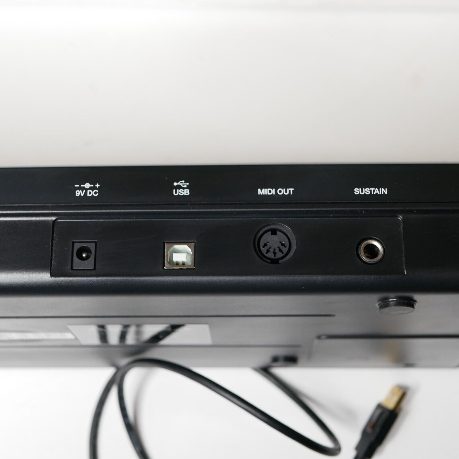 Alesis Q25 USB MIDI 25 Key Keyboard Controller Full Sized Keys - Fresh Stock Dated February 2026