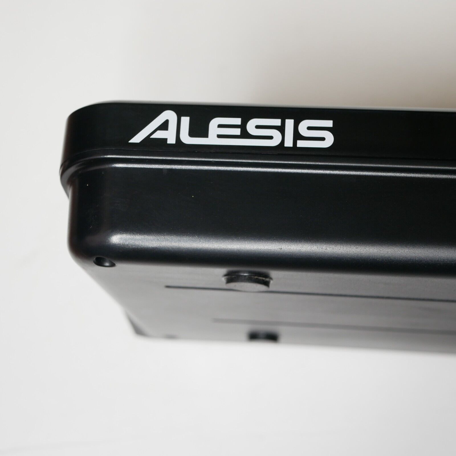 Alesis Q25 USB MIDI 25 Key Keyboard Controller Full Sized Keys - Fresh Stock Dated February 2026