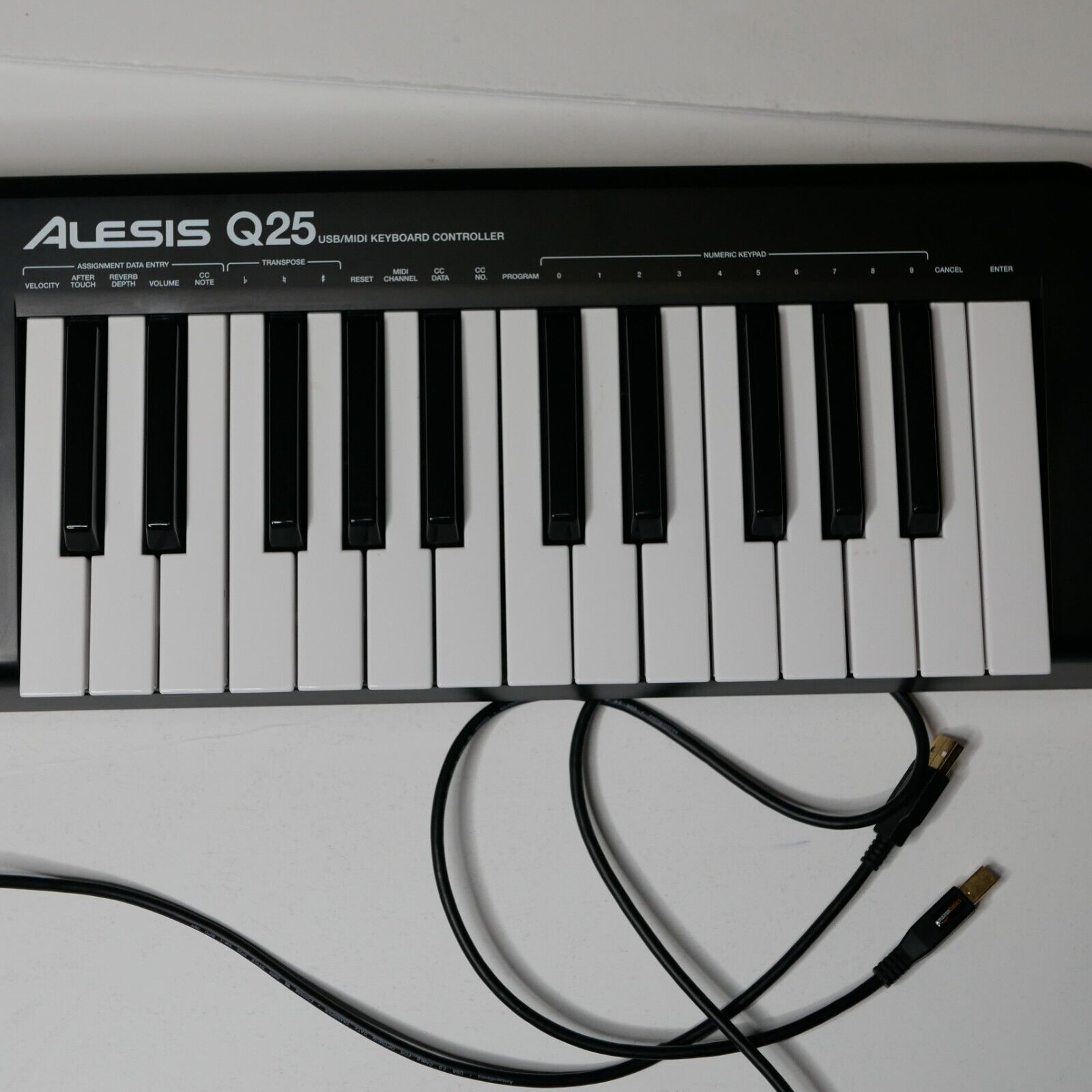 Alesis Q25 USB MIDI 25 Key Keyboard Controller Full Sized Keys - Fresh Stock Dated February 2026