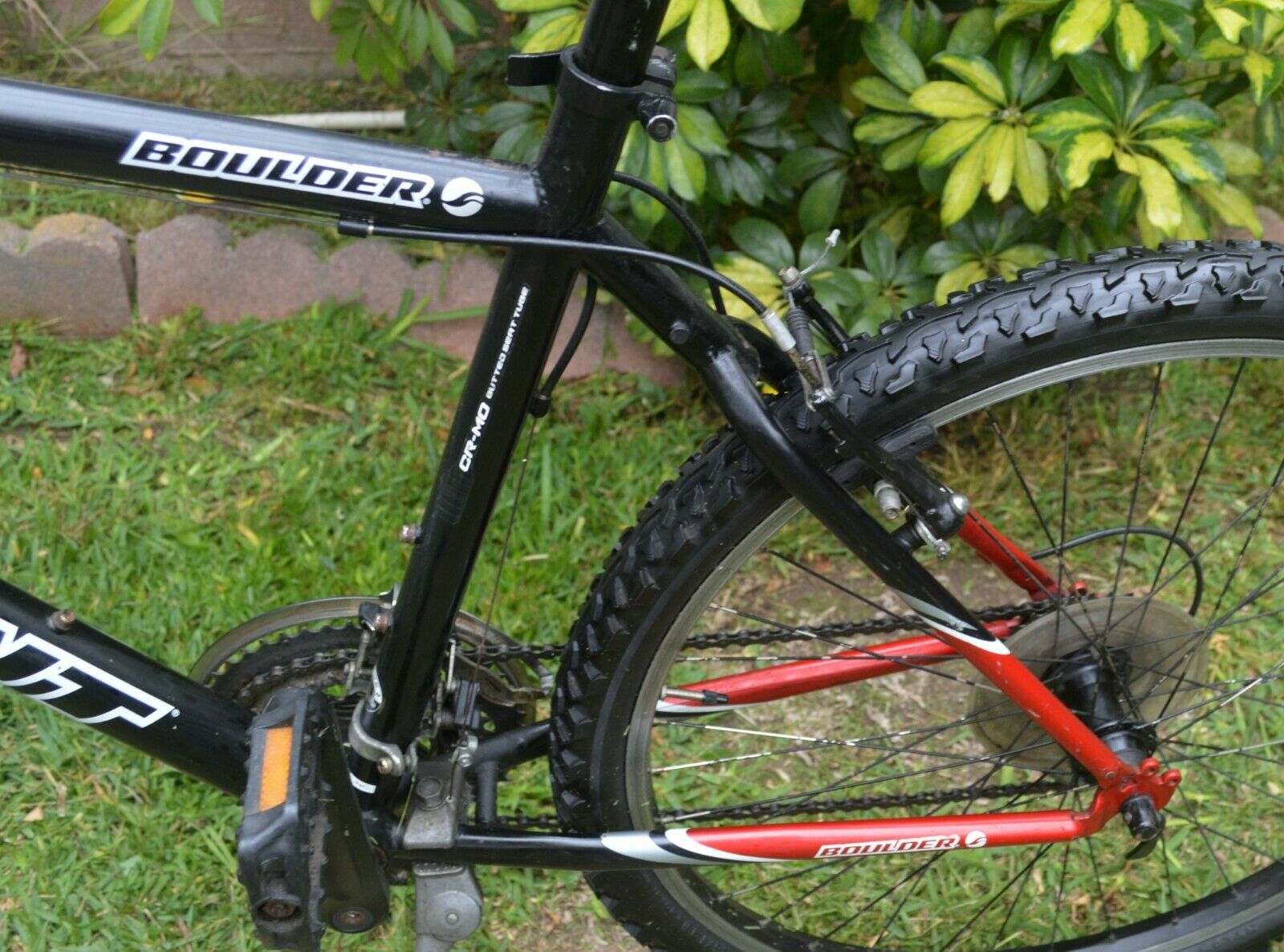 GIANT BOULDER MEN'S MOUNTAIN BIKE 21-SPEED 19