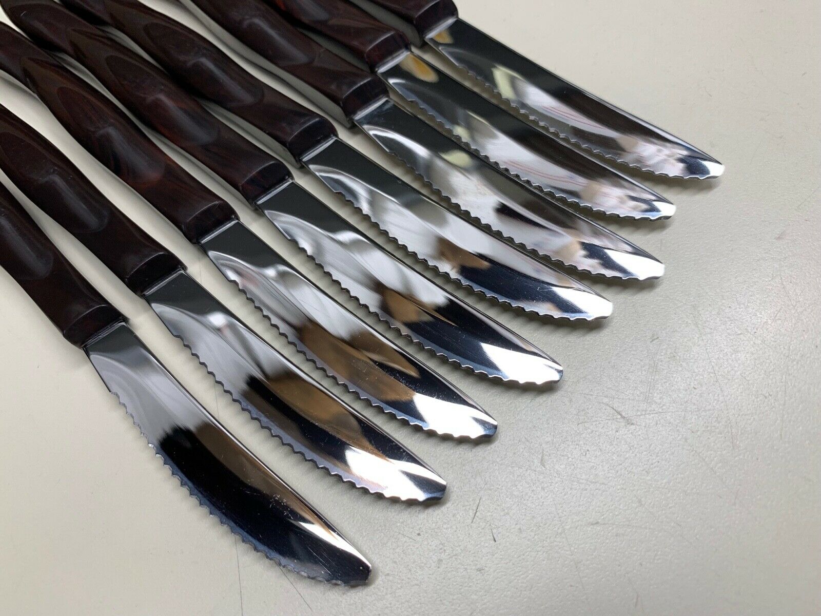 (8) CUTCO CLASSIC HANDLE TABLE KNIVES 1759 USA **VERY NICE CONDITION** - Fresh Stock Dated December 2025