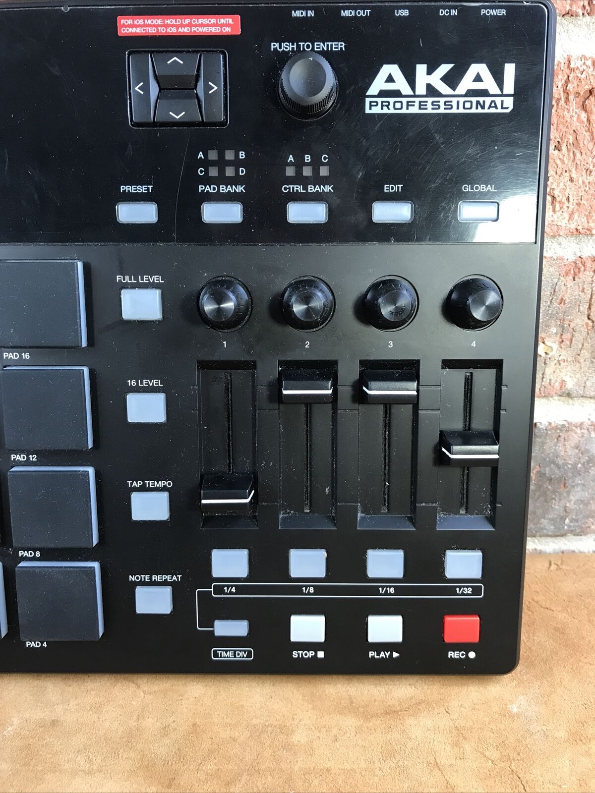 Akai professional mpd226 - Fresh Stock Dated February 2026