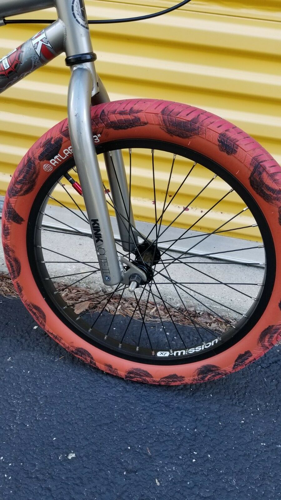 2013 Kink Curb BMX - Fresh Stock Dated February 2026