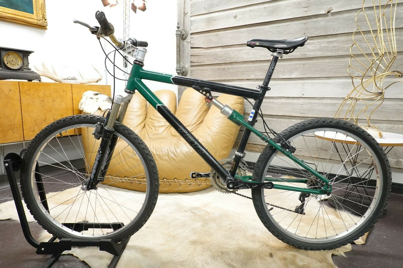 Yeti ARC Salsa CNC Easton Plasma XT Chris King Magura Bomber 18.5