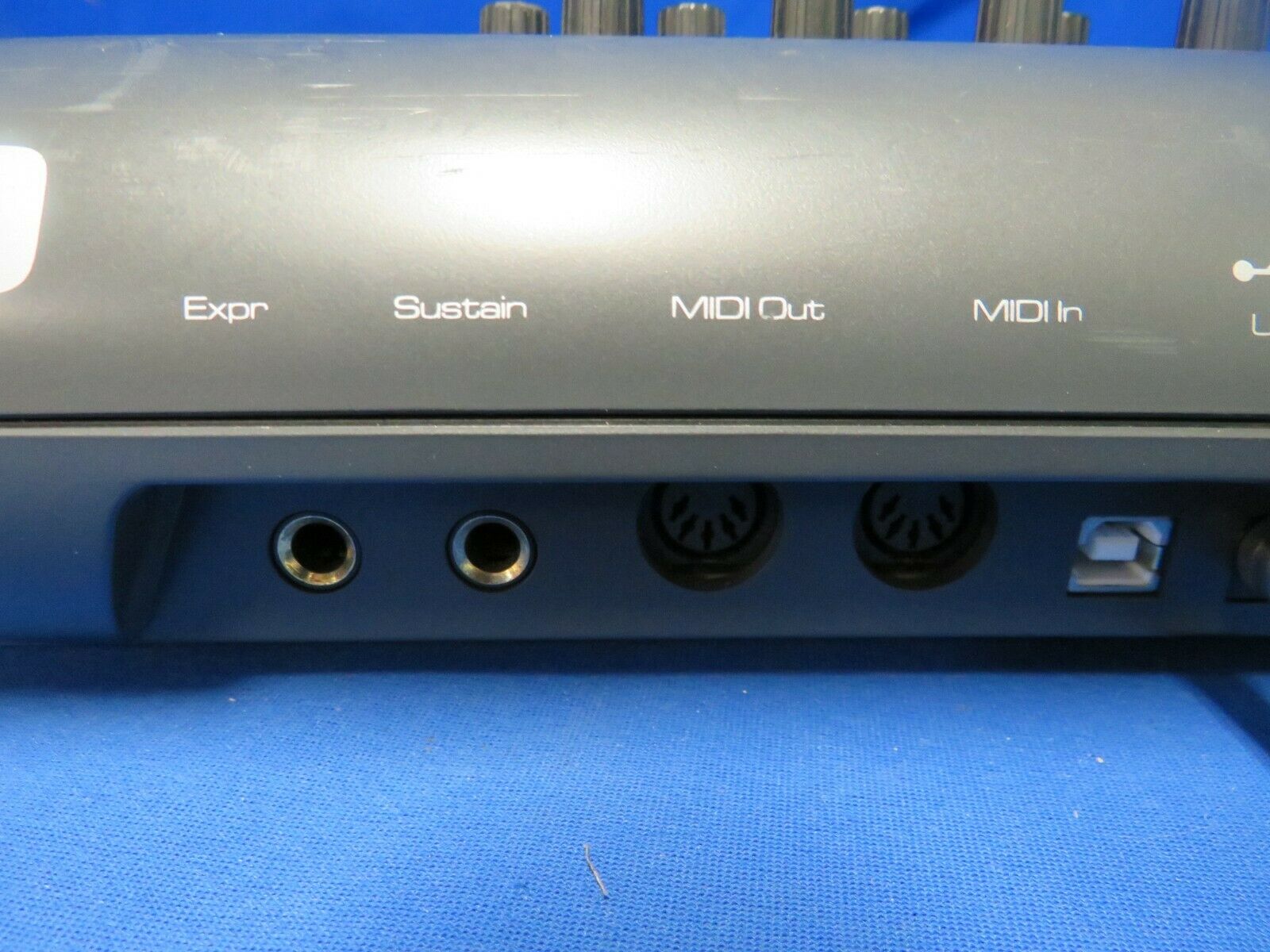 M-Audio Axiom 25 Advanced USB MIDI Controller w/9V power supply - Fresh Stock Dated February 2026