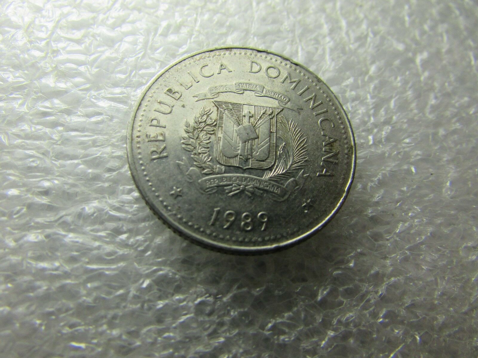 Dominican Republic 1989 Coin, 25 Centavos -  Oxen Cart Native Caribbean - Fresh Stock Dated December 2025
