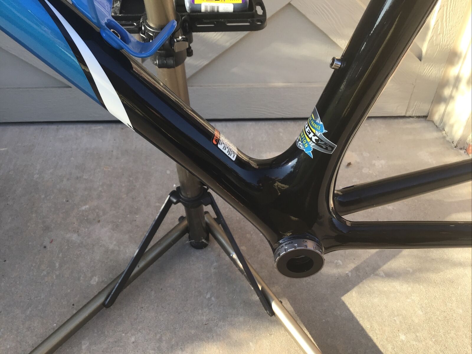 2007 Trek Madone 5.2 58cm Carbon Fiber Frame Set - Awesome Condition - Fresh Stock Dated February 2026