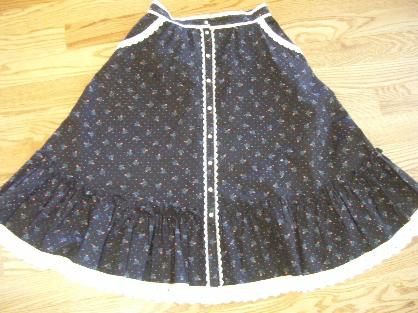 JESSICA'S GUNNIES Vtg 60-70s Black Red Roses Printed Prairie Skirt-Waist 29