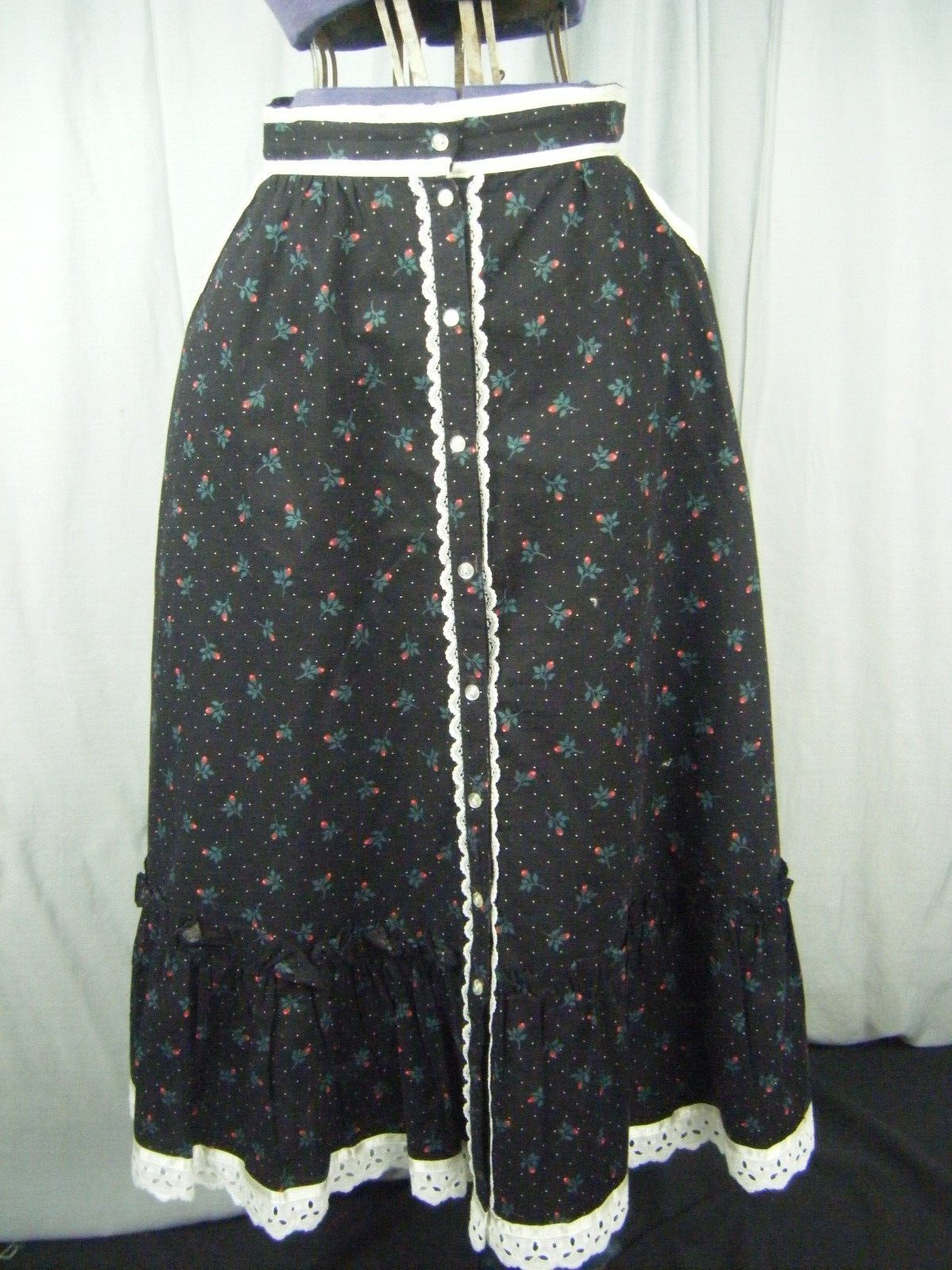 JESSICA'S GUNNIES Vtg 60-70s Black Red Roses Printed Prairie Skirt-Waist 29