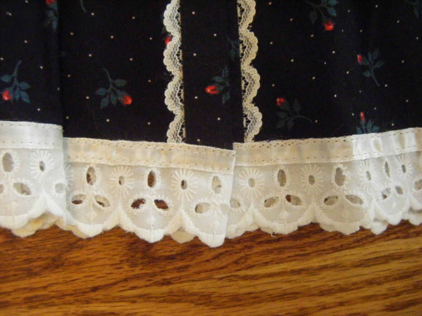 JESSICA'S GUNNIES Vtg 60-70s Black Red Roses Printed Prairie Skirt-Waist 29