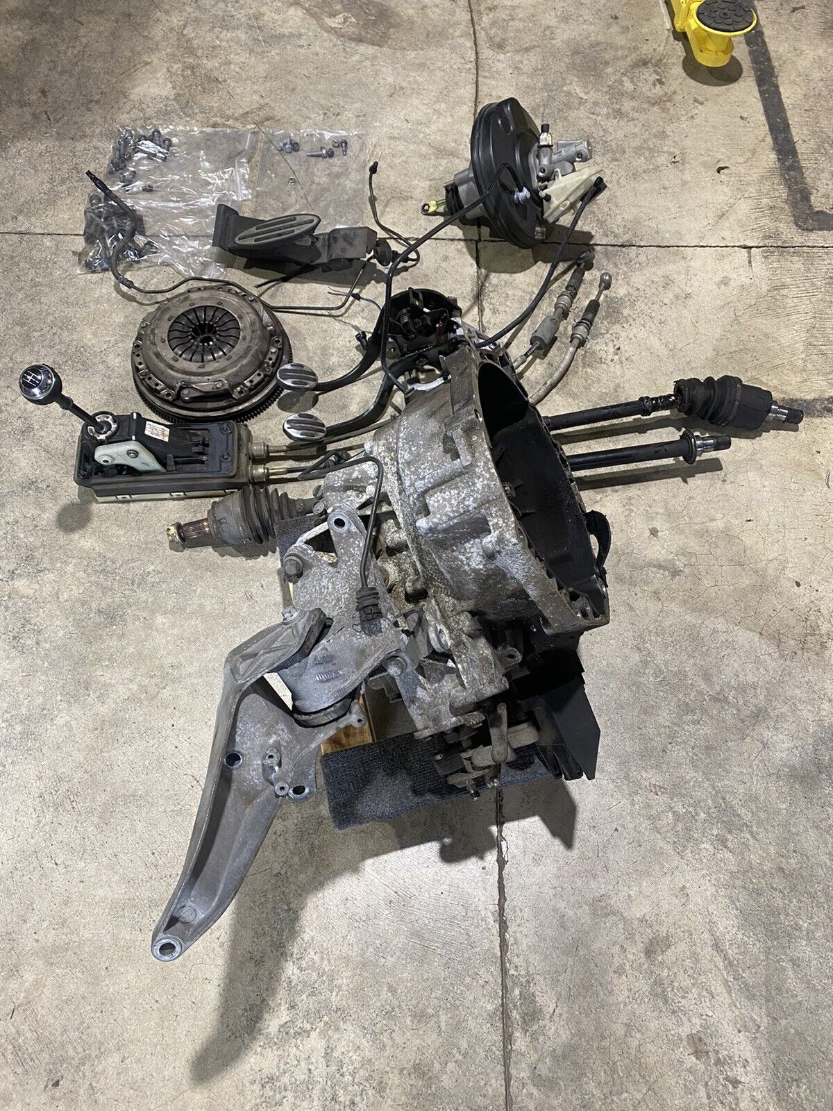 02-08 MINI COOPER S R53 R52 1.6L MANUAL TRANSMISSION GEAR CARRIER W/ CLUTCH OEM - Fresh Stock Dated February 2026