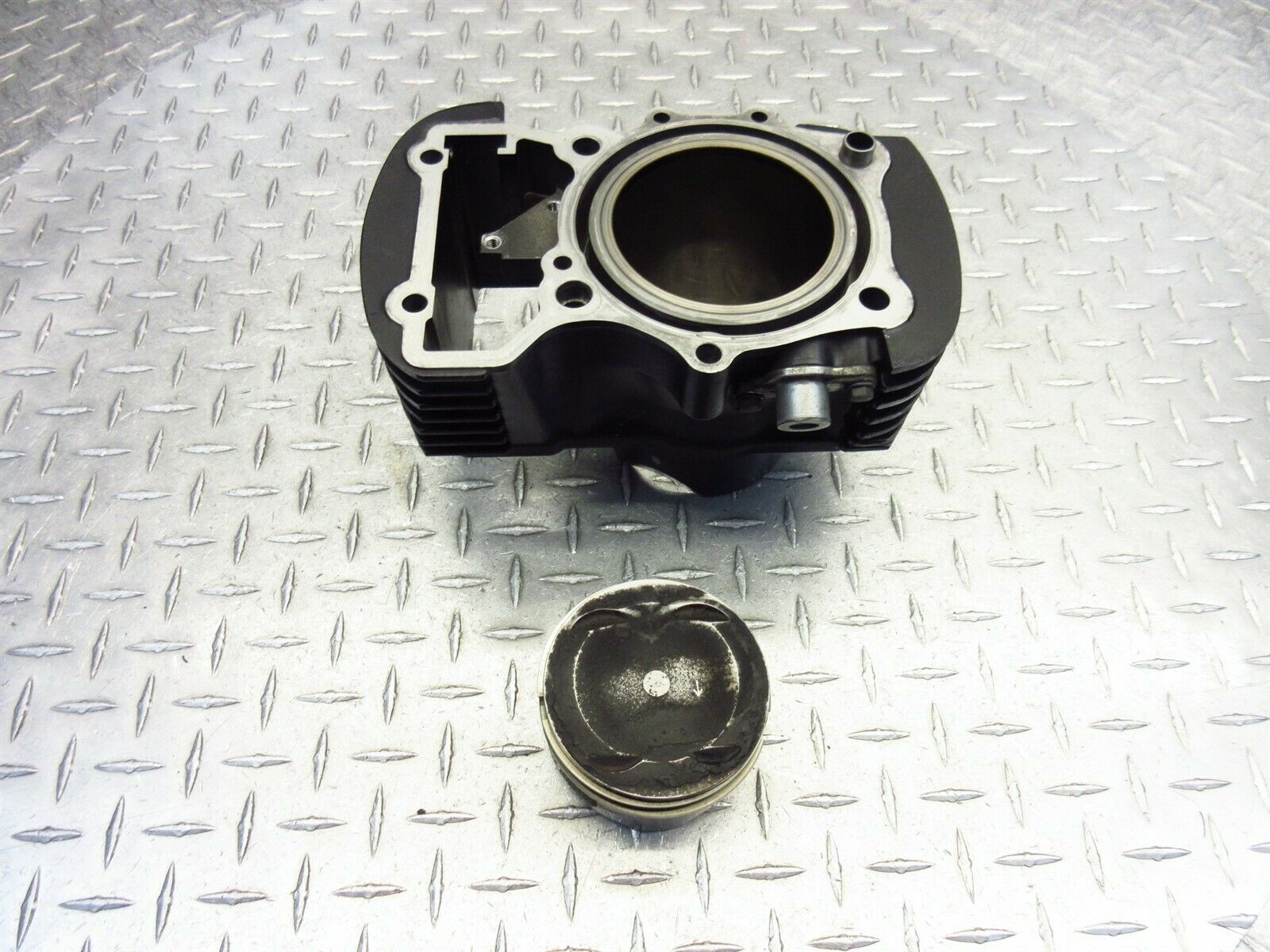 2005 05-09 Suzuki VZ800 M50 Boulevard OEM Rear Cylinder Barrel Jug Piston - Fresh Stock Dated February 2026