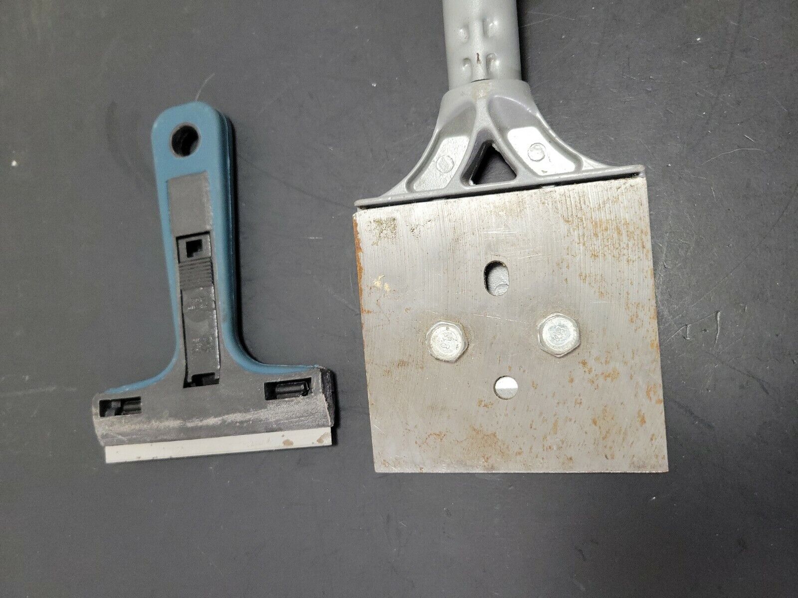 Lot of 2 Scrapers Anvil 4