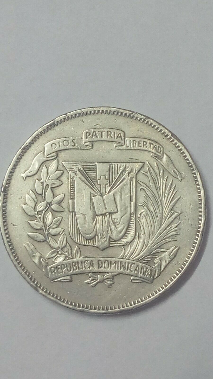 DOMINICANA MEDIO PESO 12 GRAMOS - Fresh Stock Dated December 2025