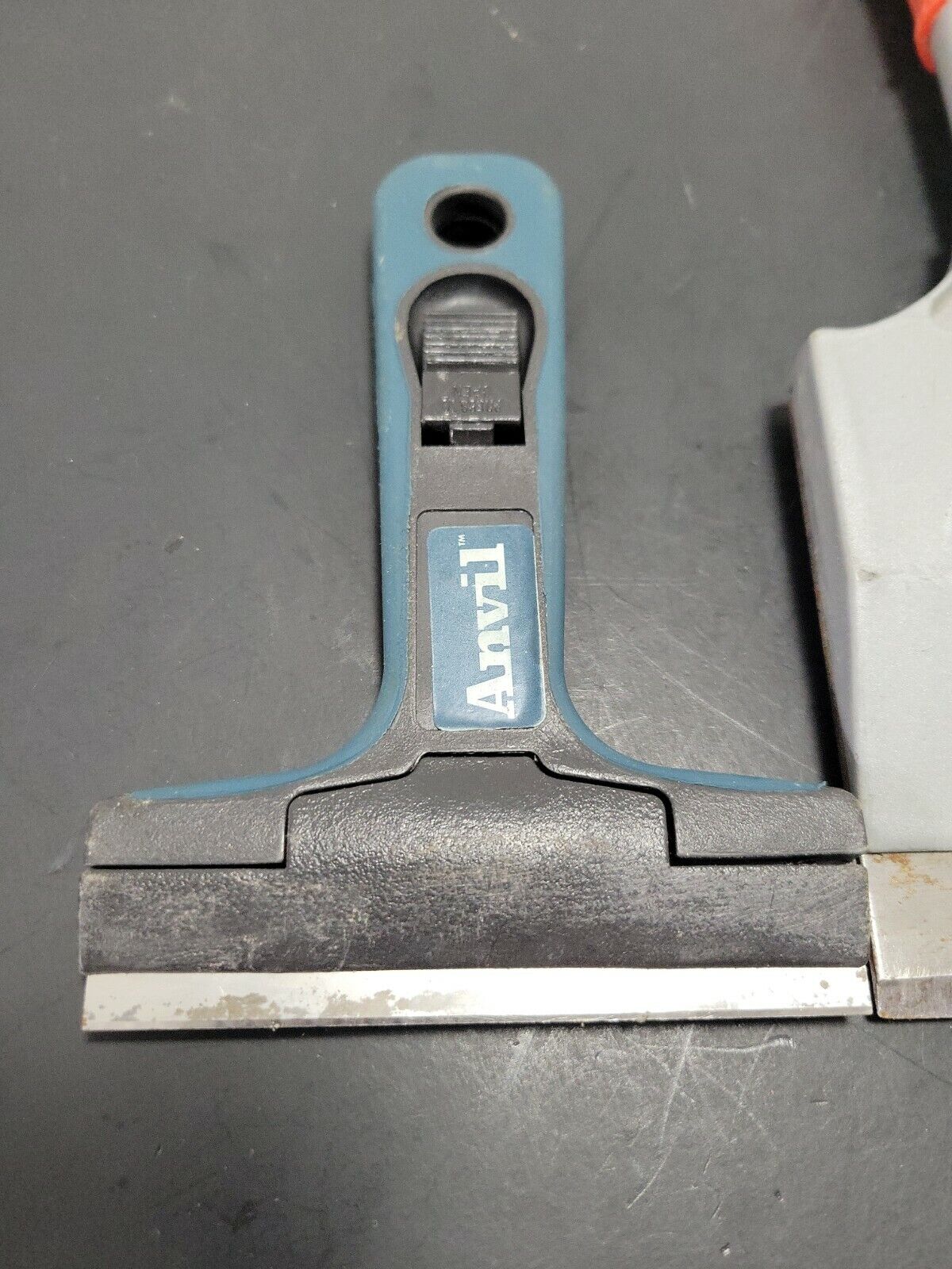 Lot of 2 Scrapers Anvil 4
