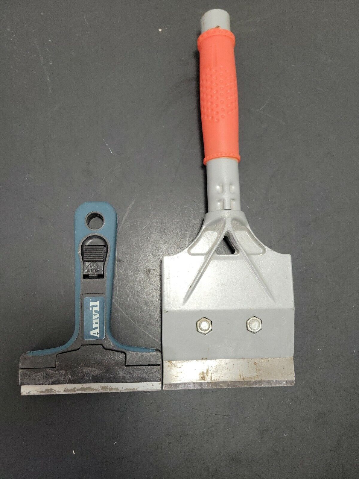 Lot of 2 Scrapers Anvil 4